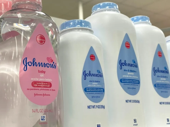 Több mint ezermilliárd forintnyi kártérítést fizetne a Johnson & Johnson azoknak, akik azt állították, a babahintőporuk miatt lettek rákbetegek