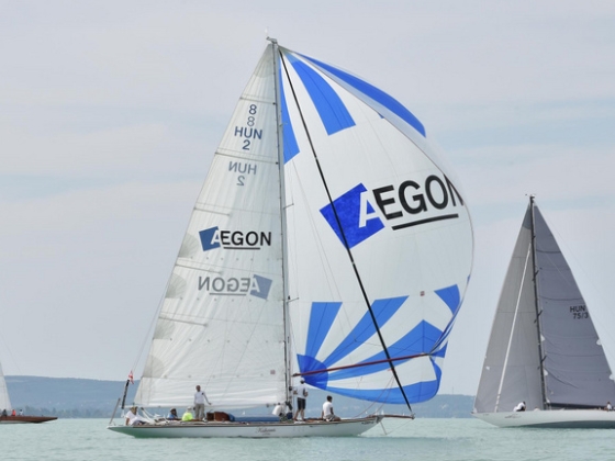 A Balaton legnagyobb túlélőjét meglékelték, elsüllyesztették, 130 évesen mégis nekivág a Kékszalagnak