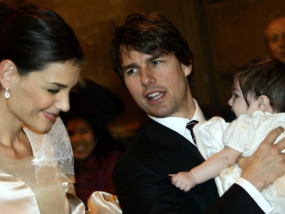 Tom Cruise és Katie Holmes lánya, Suri kiadja elhidegült apja vezetéknevét