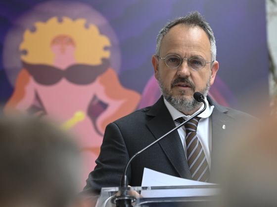 Az ügyészség szerint 150 millió forint kenőpénzt kaphatott Bús Balázs