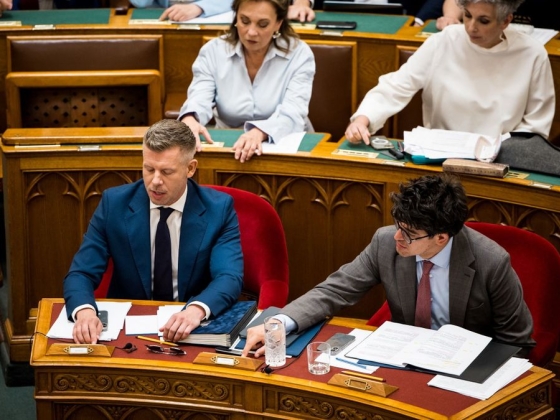 Saját párttársa utasította rendre Magyar Pétert az Országgyűlésben, már másodszor kapott piros lapot