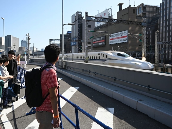 Sokan attól tartanak, hogy meghaltak, miután a földrengés csapdába ejtette a vásárlókat a japán bevásárlóközpontban