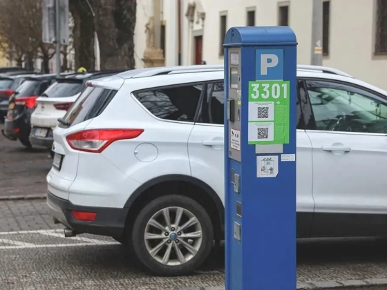 Megszűnik a készpénzes fizetés a parkolásban, az idősek, a vidékről vagy külföldről érkezők járhatnak rosszul