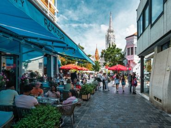 Sorra zárnak be a vendéglátóhelyek: kijöttek a lesújtó számok