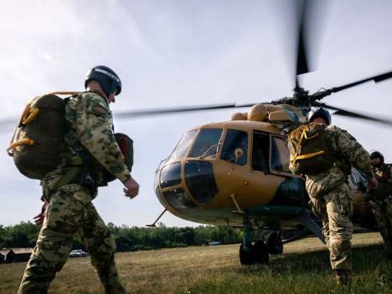 Furcsa dolog történt: riasztották a honvédség helikoptereit, betört a légtérbe Ausztria felől két vitorlázógép