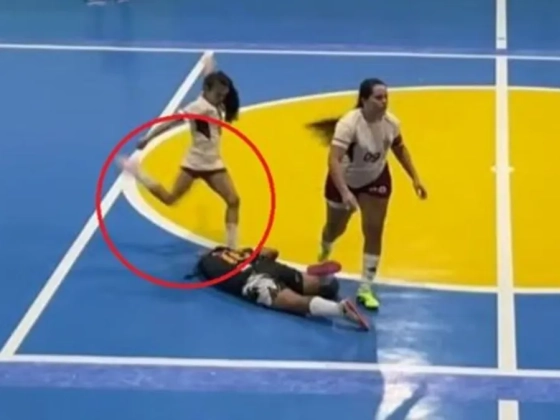 Videó: elkaszálta, majd kétszer fejbe rúgta földön fekvő ellenfelét; öt évre eltiltották a futsalost