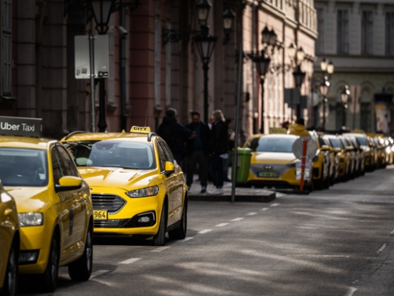 Drágul a taxizás Budapesten, így alakulnak a tarifák