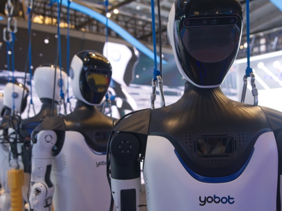Betiltja az új kínai humanoid robotok importját Donald Trump, Kína felszólította az Egyesült Államokat