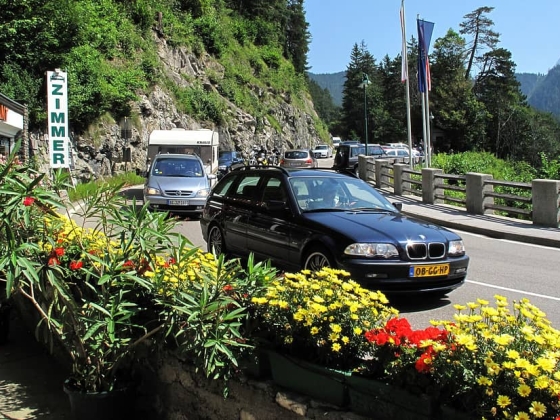 A következő dugókáosz fenyeget: tüntetések bénítják meg a tiroli Fernpass-t