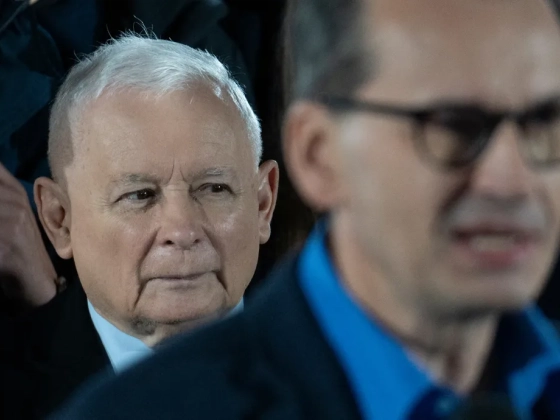 Megpróbált úgy sakkozni a pártján belül, mint korábban Orbán, aztán az arcába robbant az egész