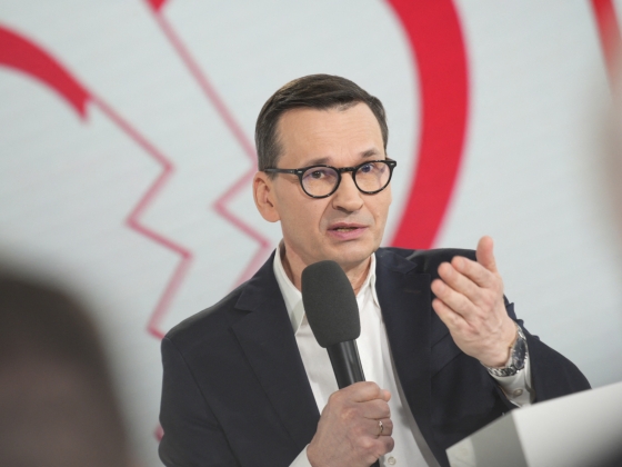 Szakad a lengyel jobboldal: 40 képviselő és szenátor csatlakozott Morawiecki mérsékeltebb csoportjához