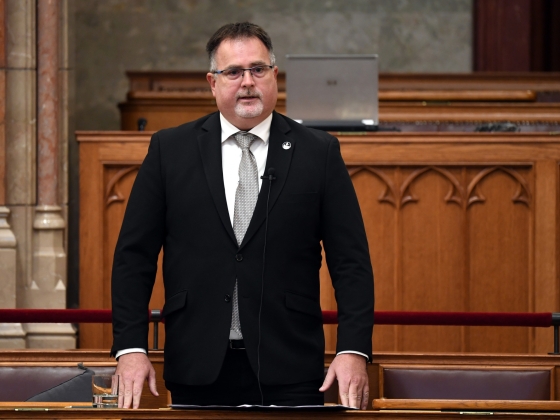 Windisch László normálisnak tartja, hogy vitája van a kormánnyal, nem tervez lemondani