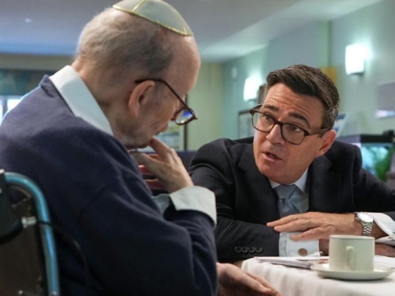 Burnham nem zárja ki az adóemelések lehetőségét a szociális ellátás javítása érdekében