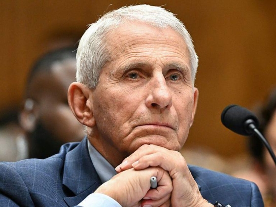 Anthony Fauci nem hajlandó válaszolni a kérdésekre az amerikai szenátusban a Covid eredetéről szóló meghallgatásán