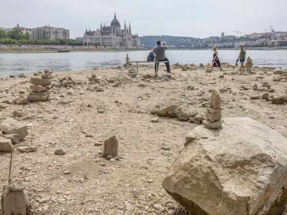 Kiadta a figyelmeztetést a Fővárosi Vízművek: Tilos a Duna szabaddá vált mederszakaszaira menni