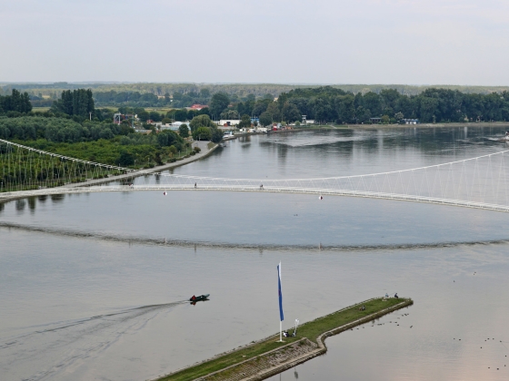 Teljesen megbénult a közlekedés a Dráván, hajmeresztő dolgokat tárt fel a kiszáradó meder
