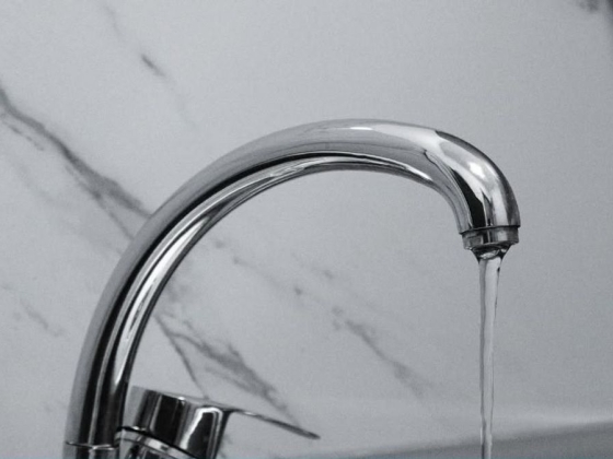 Minden liter számít: víztakarékosságra kérik a lakosságot – korlátozások is jöhetnek a hőség miatt