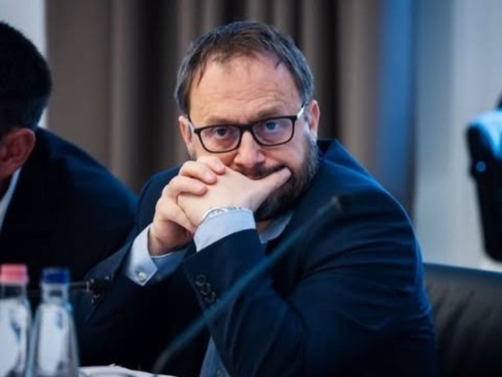 Kármán András kifakadt a Facebookon: a kormányülésről posztolta ki, hogy alig lehet bírni a Tisza-kormány tempóját – „Jól esne egy kicsit hosszabb ebédszünet”