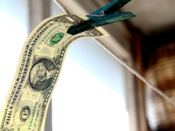 Szétszakadt az ESG-piac: az amerikai pénz menekül, az európait szabályozzák