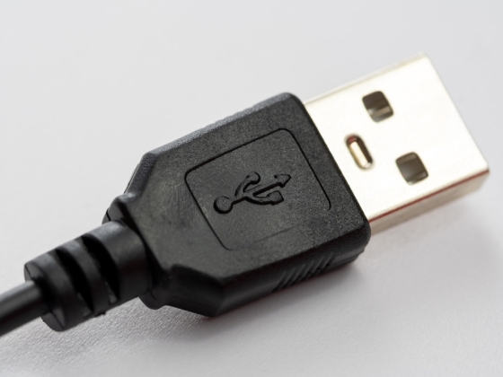 A szigonytól a villámig: mit jelentenek a titokzatos szimbólumok a számítógépes USB-csatlakozókon?