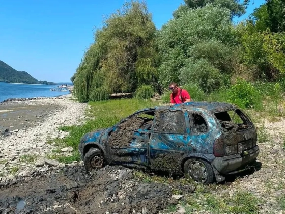 Nagy volt a döbbenet Szobnál, egy rég eltűnt autóra bukkantak az apadó Dunában