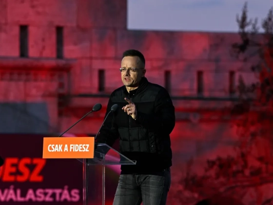Szijjártóék több mint 51 millió forintot költöttek külföldi VIP-várókra a repülőgépes utak során