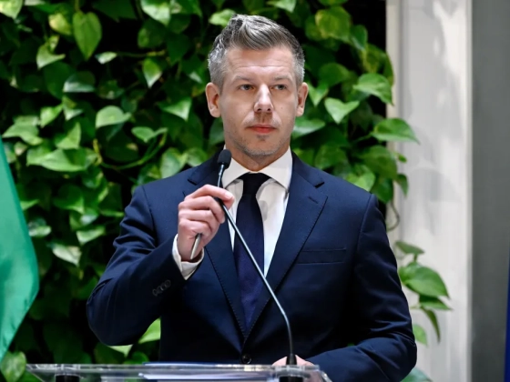 Magyar Péter: A kormány teljesen átalakítja a tankerületi rendszert, az összes vezetői helyet megpályáztatjuk