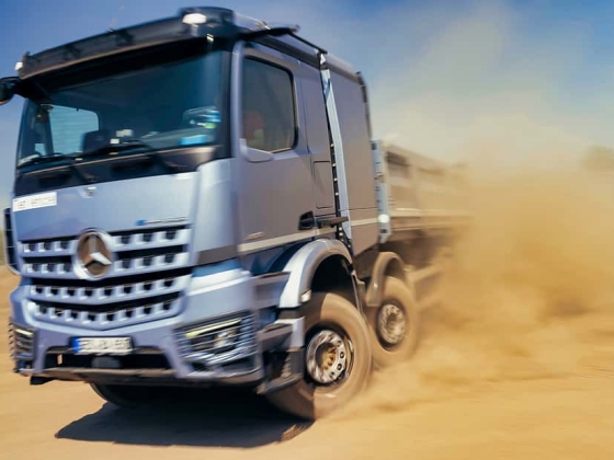 612 LE elektromosan az építkezésen: a Mercedes kemény munkában mutatja be az eArocsokat