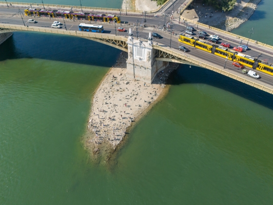 Így néz ki a magasból a rekordalacsony Duna