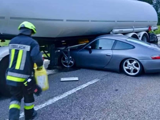 30 méterrel 30 000 liter üzemanyag alatt: Tartályos kamion 911