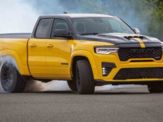 A Ram 1500 Rumble Bee V8-as motorokkal és 777 LE-s SRT-változattal mutatkozik be