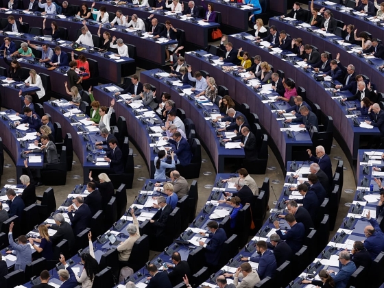 Hogyan alakítja át az EU AI-törvénye a vállalati szabályokat Washingtontól Tokióig