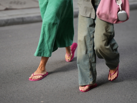 Közel 20 ezer baktériumot szállítanak a városi flipfloppapucsok