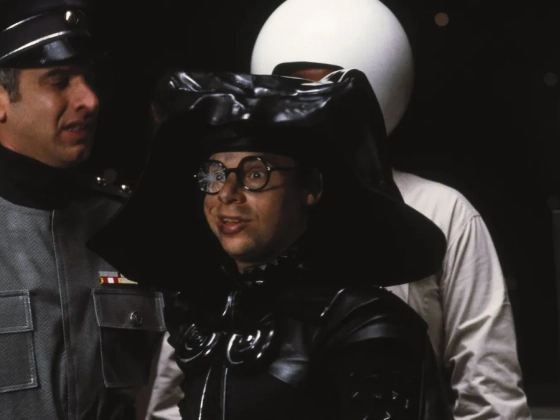 Ismét közönség előtt az Űrgolyhók sztárja: így néz ki a 30 éve visszavonult Rick Moranis – videó