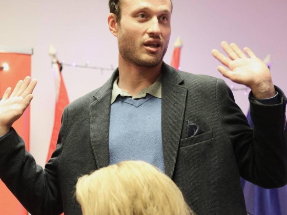 Orgazmus koktél, eperkrémleves, röviditalok – Kiderült, mit fogyasztott 52 ezerért a fizetés nélkül távozó volt DK-s politikus