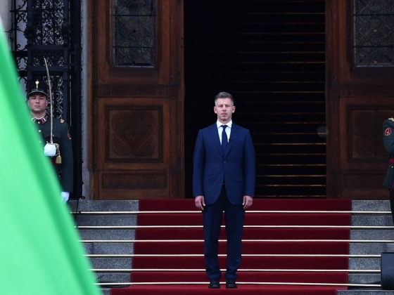 Német lap Magyar Péterről: Hirtelen a demokrata úgy uralkodik, mint egy autokrata