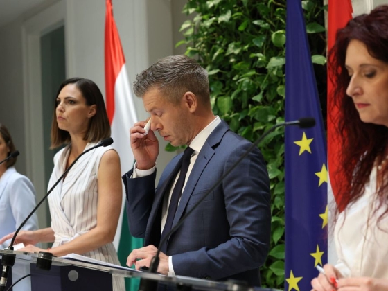 Elmarad a kormányszóvivői tájékoztató, mert meleg van