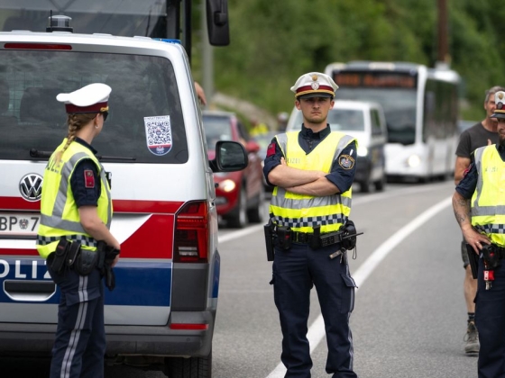 Autósok, figyelem! Vége a trükközésnek a szomszédban, brutális büntetések jönnek 2027-től