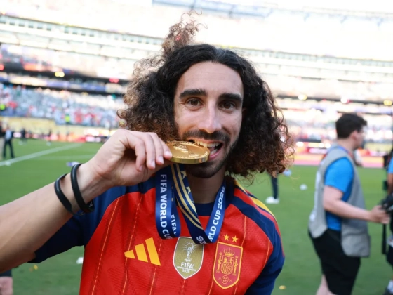 Marc Cucurella megszabadult híres hajkoronájától – videó