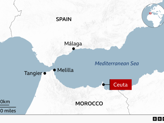 Több száz migráns úszik Marokkóból a spanyol enklávéba, Ceutába
