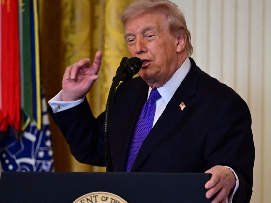 Trump veteránokkal váltaná ki az illegális státuszú külföldi kamionsofőröket