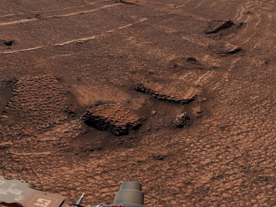Különös, végtelenbe nyúló, méhsejtszerű mintázatokat fotózott a Marson a Curiosity