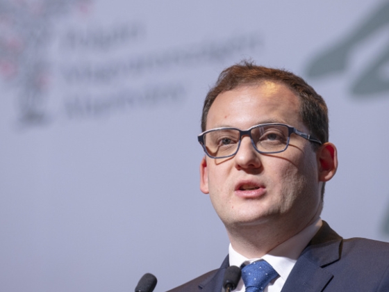 Lépett a Fidesz hátországa, új közösséget építenek az állásukat vesztőknek