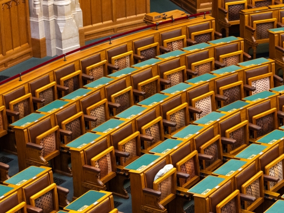 Energiatakarékosság miatt hétfő-kedden szünetel az Abszolút Parlament