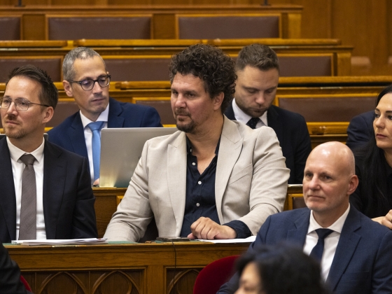 Szirtes Tamás és Dörner György megbízatása lejár, Nagy Ervin megpályáztatja a Madách Színházat és az Újszínházat is