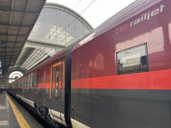 Őrizetben egy férfi, aki megtámadta a vonat kalauzát a Budapest-Bécs járaton