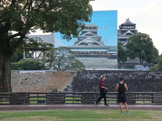A 400 éves japán Kumamoto vár, amelyet épp helyreállítanak, megrongálódott a hét eleji földrengésben