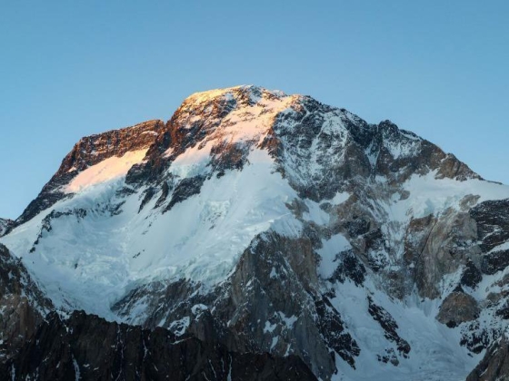 Ki az a Nirmal Purja, a híres hegymászó, aki eltűnt a Broad Peak lavinában?