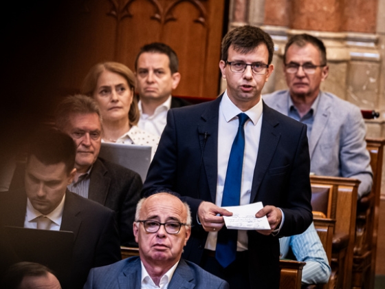 Bóka János posztja alatt kitört a kommentháború Magyar Péter hozzászólása után