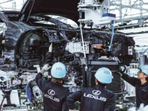 A Toyota és a Nissan leállította a járműgyártást a japán földrengés után